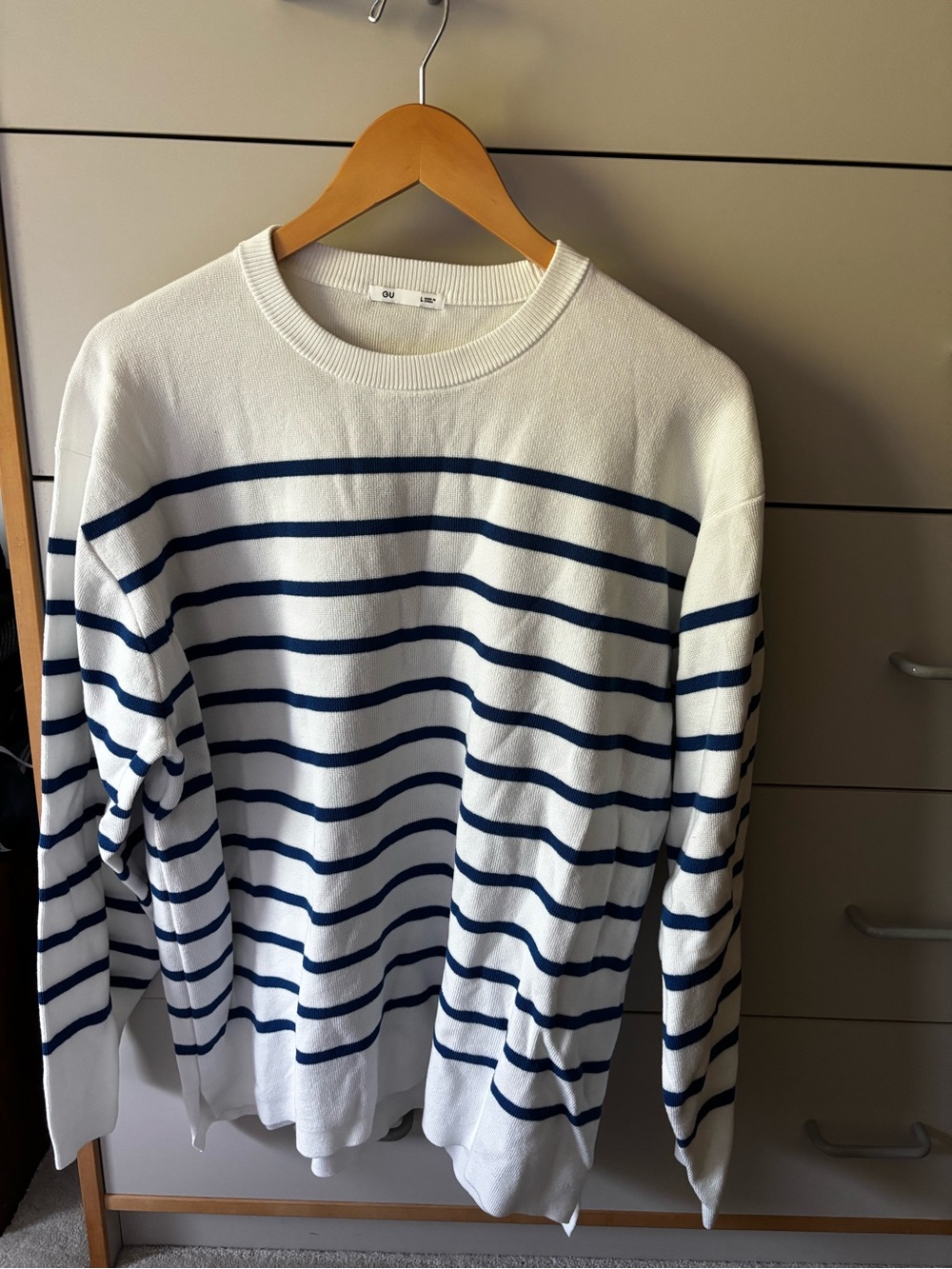 GU Men’s White & Navy Striped Crewneck Sweater